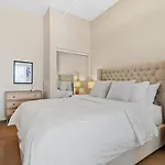 Downtown 2Br Suite